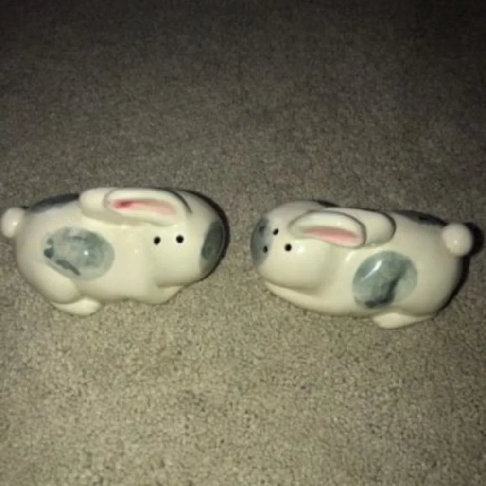 Vintage Enesco Japan Easter‎ Bunny Rabbits Salt and Pepper Shakers